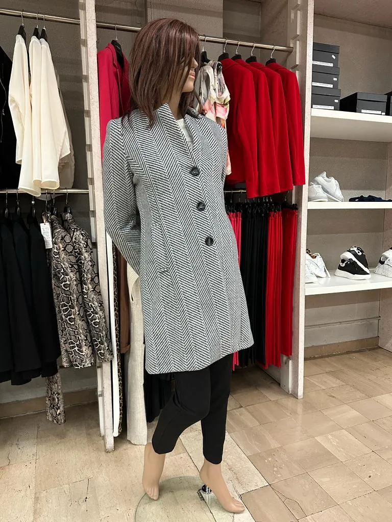 Renaissance coat single-breasted with herringbone pattern, 3-button closure, vertical front pockets, notched collar, with black 